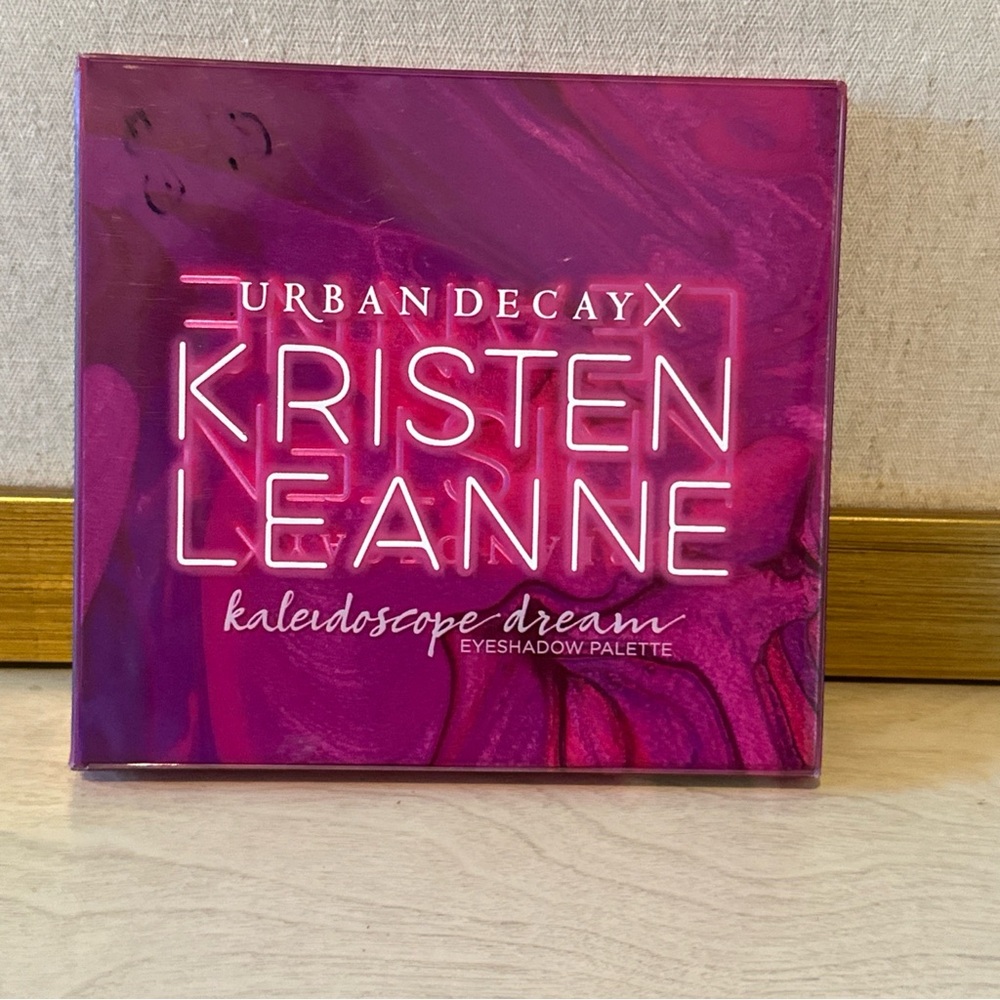 Urban Decay Kristen Leanne Kaleidoscope Dream Palette - Pink and Purple